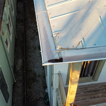 Garcia Roofing - 1 week after the leaf guard was finally installed, months after the gutters, terrible job and it's already full of leaves. - Roofing Near Me - Elmwood, Louisiana