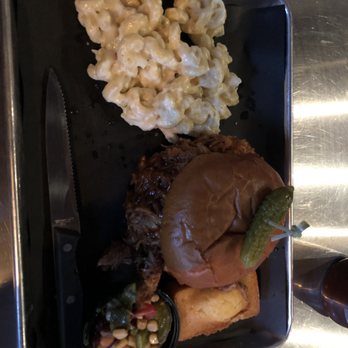 The Rusty Pig - Pulled pork sandwich platter .. also tasty - Barbeque Near Me - Geneva, New York
