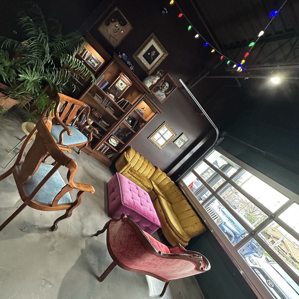 2 Fisted Willies - Cool sitting area - Bars Near Me - Lexington, Kentucky 2 Fisted Willies - Cool sitting area - Bars Near Me - Lexington, Kentucky
