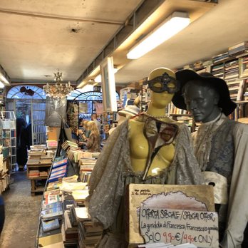 Libreria Acqua Alta - Bookstores Near Me - Venezia, VE Libreria Acqua Alta - Bookstores Near Me - Venezia, VE