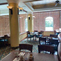 Garden Court Cafe - Nice dining room