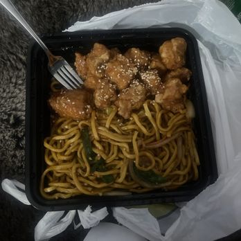 Xi’an Cuisine - Sesame Chicken with veggie noodles - Chinese Near Me - Chicago, Illinois