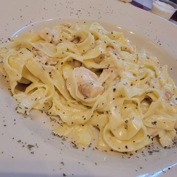 Reno's Pizzeria & Restaurant - Chicken Fettuccine - Pizza Near Me - Burbank, California Reno's Pizzeria & Restaurant - Chicken Fettuccine - Pizza Near Me - Burbank, California
