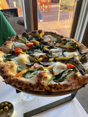 Falora Pizza by null