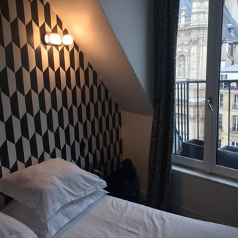 Hôtel Émile - The rooms are tight but charismatic. - Hotels Near Me - Paris, 75