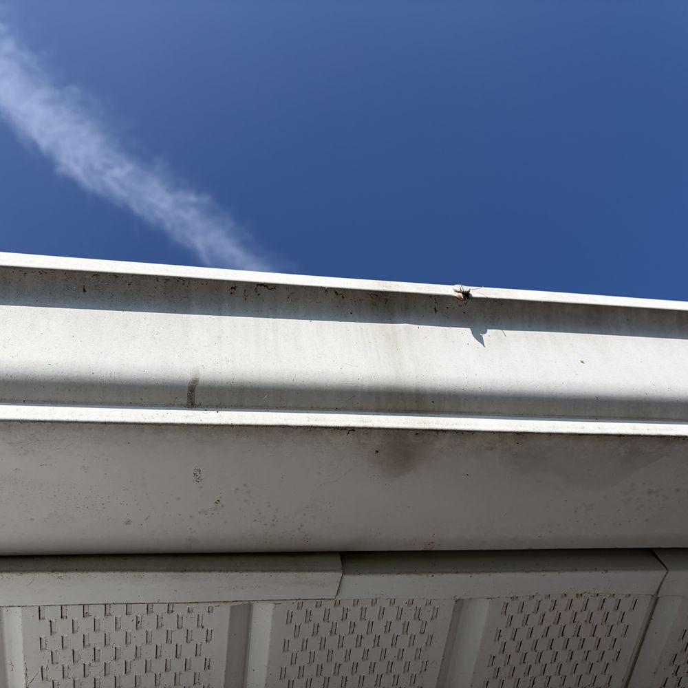 Mackey’s Pressure Washing - Filthy gutters that were supposed to be pressure washed - Pressure Washers Near Me Mackey’s Pressure Washing - Filthy gutters that were supposed to be pressure washed - Pressure Washers Near Me
