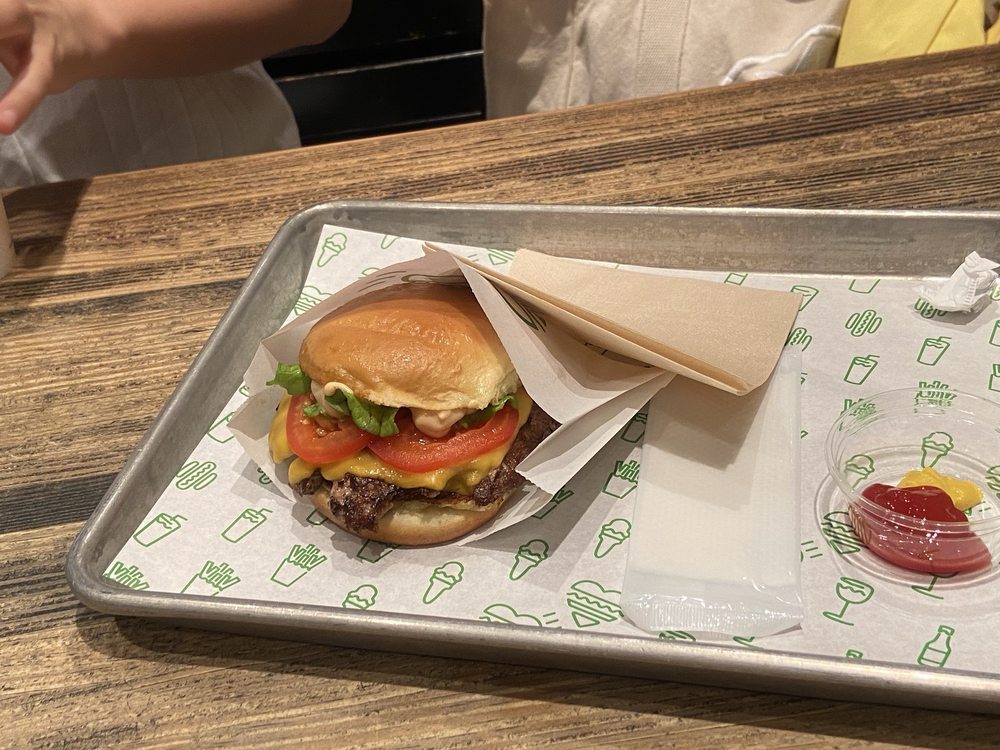 SHAKE SHACK Gaien Icho Namiki