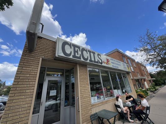 Cecil's by null