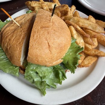 The Half Wall DeLand - Chicken sandwich - American Near Me - DeLand, Florida