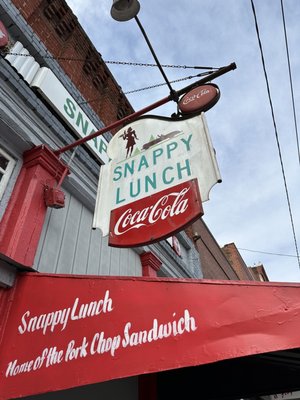 Snappy Lunch by null
