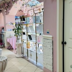 Sugarcoat & Beauty Bar - Bright, clean, and GIRLY!