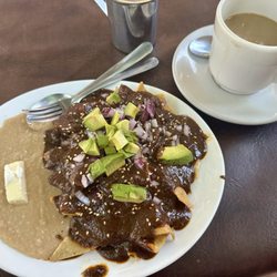 La Veracruz - Chilaquiles de mole and coffee