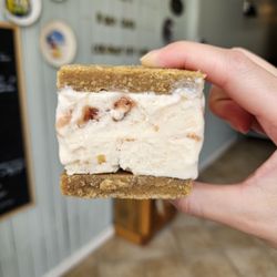 Ernie's Icebox - Strawberry Rhubarb Ice Cream Sandwich
