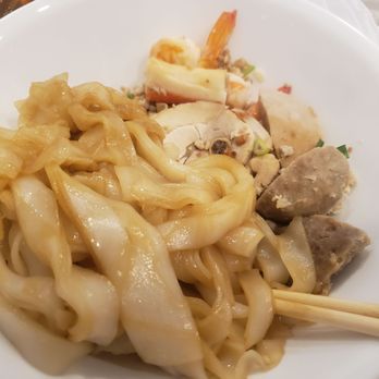 Ly Heng - Phnom Penh noodles with flat rice noodle, soup on side. - Cambodian Near Me - San Diego, California Ly Heng - Phnom Penh noodles with flat rice noodle, soup on side. - Cambodian Near Me - San Diego, California
