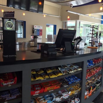 Squeakys Car Wash & Lube - Interior front desk, lots of snackies and drinks while you wait - Auto Detailing Near Me - Buford, Georgia Squeakys Car Wash & Lube - Interior front desk, lots of snackies and drinks while you wait - Auto Detailing Near Me - Buford, Georgia