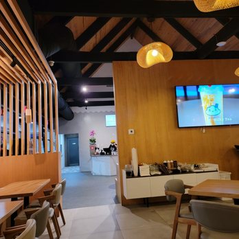 Five Spice Kitchen - Beautiful decor - Chinese Near Me - Roselle, Illinois