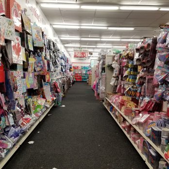 Dollar Tree - Always buy my party and gift bags and wrapping paper here. Again, so clean. - Discount Store Near Me - Portland, Oregon