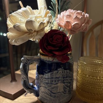 Bear & Dragon - Table dressing - Coffee & Tea Near Me - Prescott, Arizona