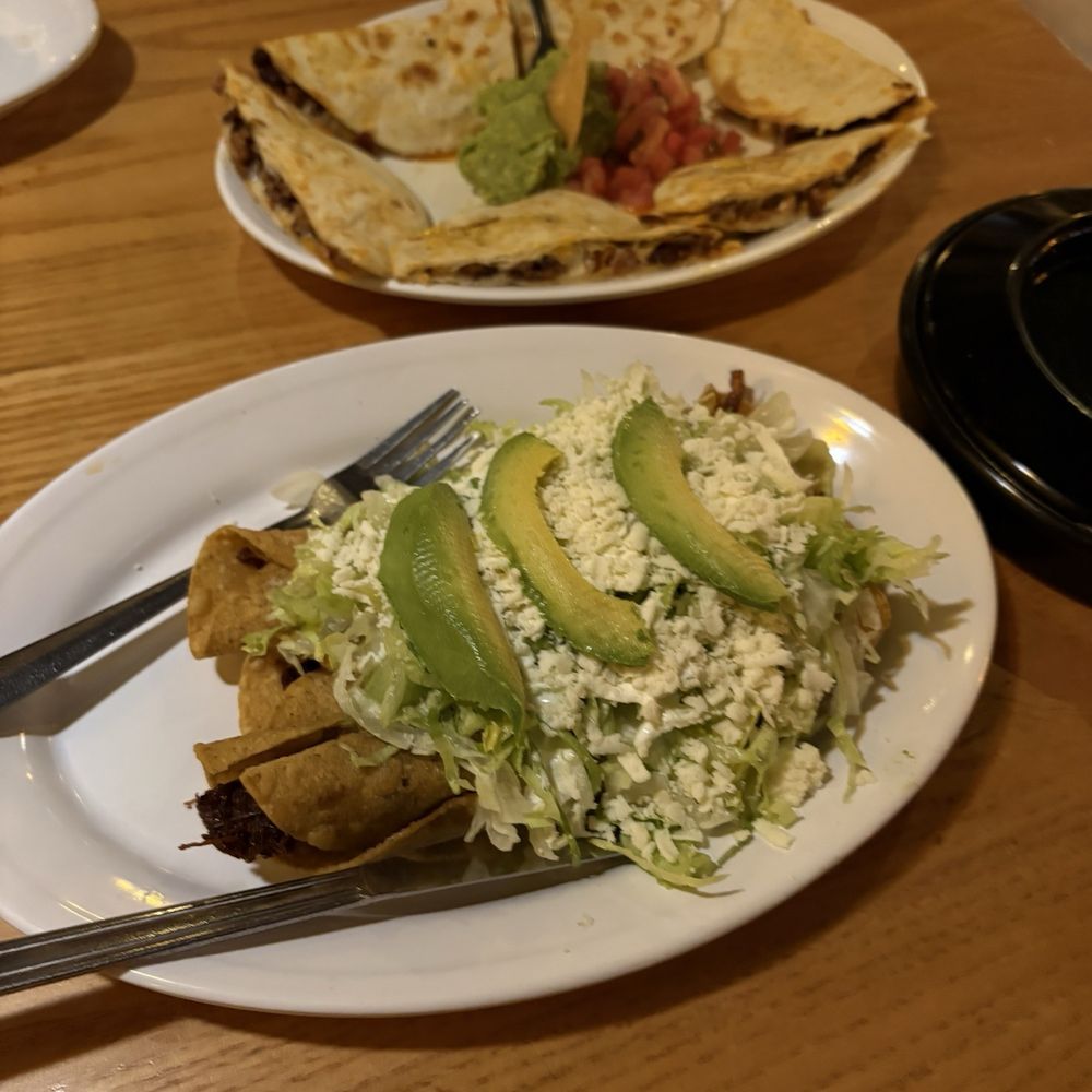 El Tizoncito - Flautas de Brisket - Mexican Near Me - Dallas, Texas