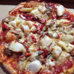 Pizza Cafe at the Grand - Tiny bits of lamb in a pizza ravaged by potatoe!