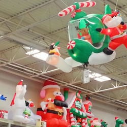 Lowe's Home Improvement - ...thanksgiving???? say whaaaaaaa?!