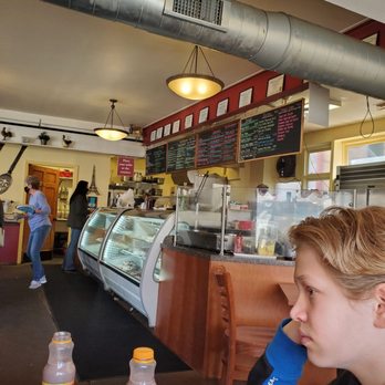Cafe des Amis - Breakfast & Brunch Near Me - Sewickley, Pennsylvania Cafe des Amis - Breakfast & Brunch Near Me - Sewickley, Pennsylvania