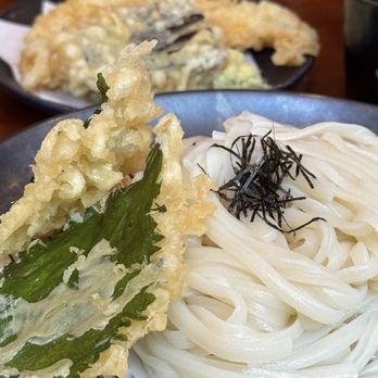 Raku - Zaru Udon w. Tempura - Japanese Near Me - New York, New York
