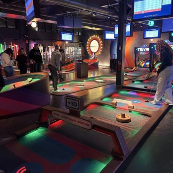 Puttshack - Pittsburgh - Inside - Mini Golf Near Me - Pittsburgh, Pennsylvania