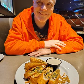 Bennigan's - Egg rolls - American Near Me - Elgin, Illinois