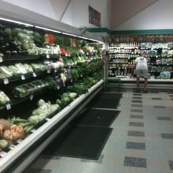 Kroger - Fresh produce!  (and some guys tushie)