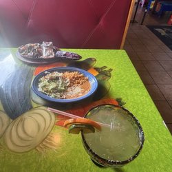 Dos Amigos Mexican Restaraunt - Margarita And The Vegetable Fajitas
