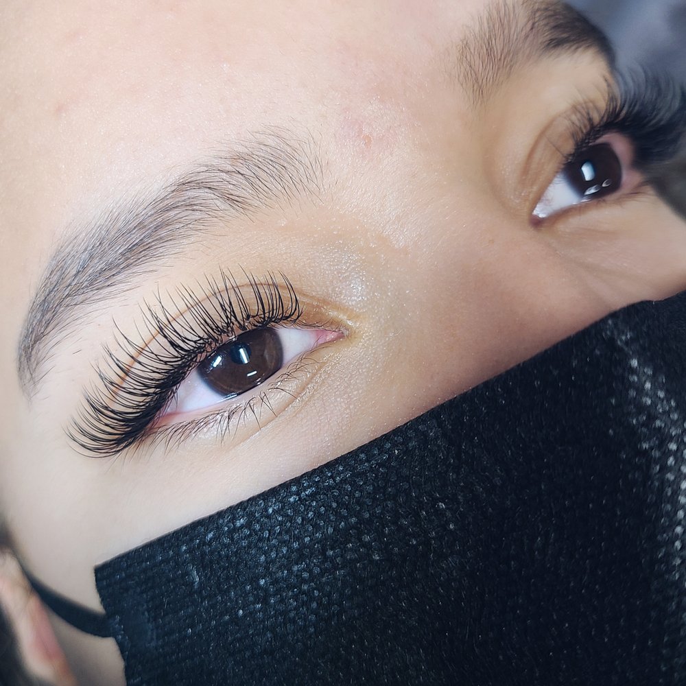 Jb Lashartistry Logo