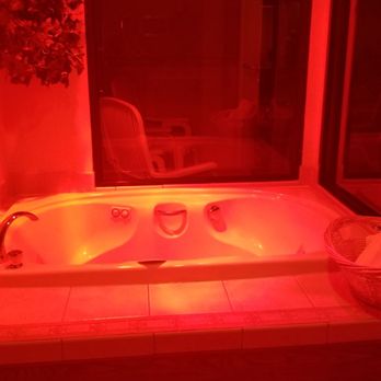 Sybaris Pool Suites - Hot tub - Hotels Near Me - Indianapolis, Indiana