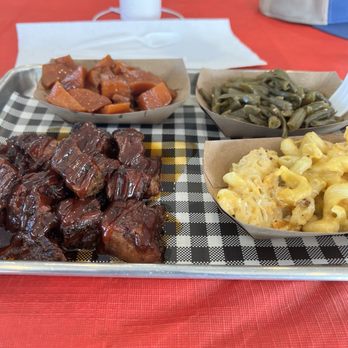 Back Deck BBQ - Burnt ends, Mac and cheese, green beans, and sweet potatoes - Food Trucks Near Me - Louisville, Kentucky