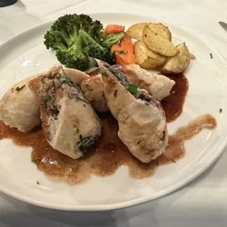 Il Professore Ristorante - Stuffed chicken breast with spinach and ricotta cheese in red wine reduction