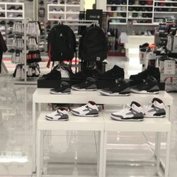 Shoe Palace