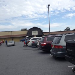 BB’s Grocery Outlet - BB’s is a busy place on a Saturday afternoon.
