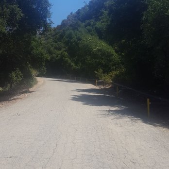 Santa Paula Canyon Falls - Road to the trail past the ranch gates - Hiking Near Me - Santa Paula, California Santa Paula Canyon Falls - Road to the trail past the ranch gates - Hiking Near Me - Santa Paula, California