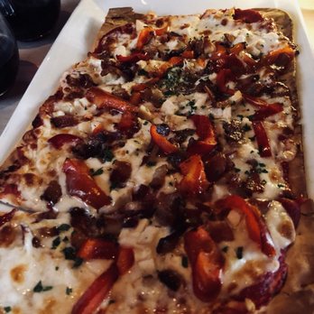 Bodega Wine Bar - Bacon flatbread - Wine Bars Near Me - Santa Monica, California Bodega Wine Bar - Bacon flatbread - Wine Bars Near Me - Santa Monica, California