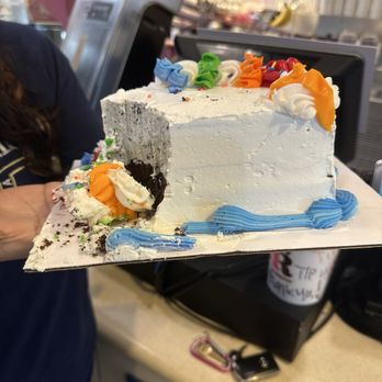 Baskin-Robbins - Cake we were given - Ice Cream & Frozen Yogurt Near Me - Merced, California