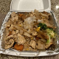 Molly's Thai Ban - 20. Broccoli Noodles (See-Ew).