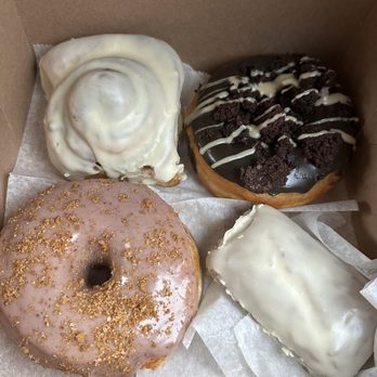 Hi-Five Doughnuts - Cinnamon rolls, sour cream, brownie, and raspberry cheesecake - Donuts Near Me - Louisville, Kentucky Hi-Five Doughnuts - Cinnamon rolls, sour cream, brownie, and raspberry cheesecake - Donuts Near Me - Louisville, Kentucky