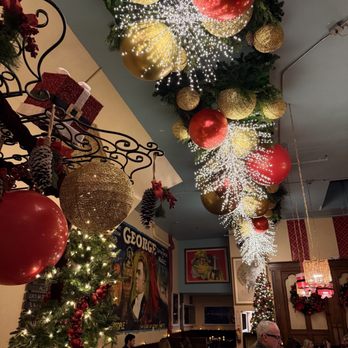 Lillie Coit's - holiday decor - French Near Me - San Francisco, California Lillie Coit's - holiday decor - French Near Me - San Francisco, California