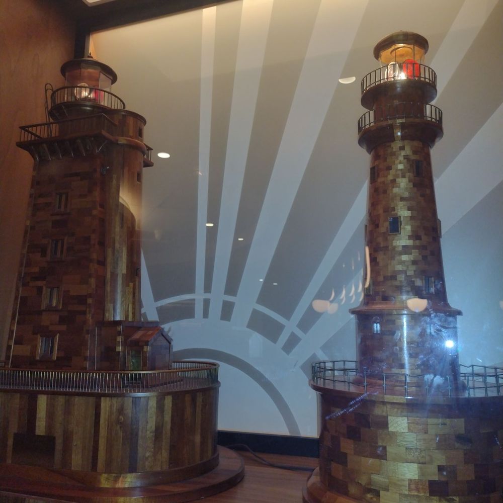 Georgie's Beachside Grill - Restaurant decor lighthouses - American Near Me - Newport, Oregon Georgie's Beachside Grill - Restaurant decor lighthouses - American Near Me - Newport, Oregon