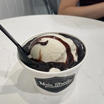 Main Street Creamery - Ice Cream & Frozen Yogurt Near Me - Sarasota, Florida