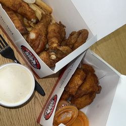 Broaster Kitchen - Leg Dinner and 6 Peice hot wings