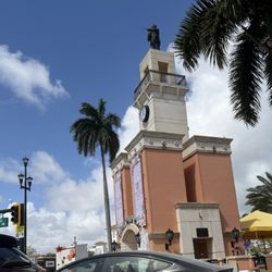 Royal Palm Place - Entrance Monument