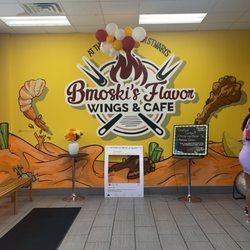 Bmoski’s Flavor Wings and Cafe - Inside of the location