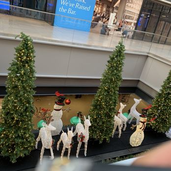 Penn Station - Christmas decorations - Train Stations Near Me - New York, New York Penn Station - Christmas decorations - Train Stations Near Me - New York, New York
