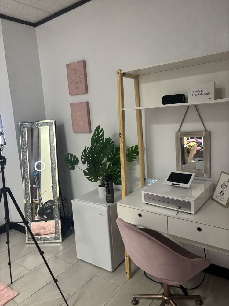 Mira Luxe Beauty Logo
